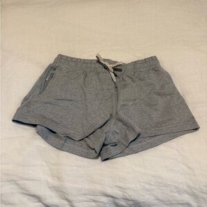 NWOT Vuori Pale Grey Heather Women's Halo Performance Short